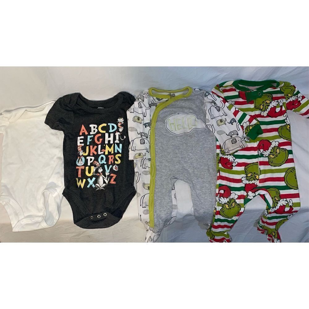 4 baby’s onesies 